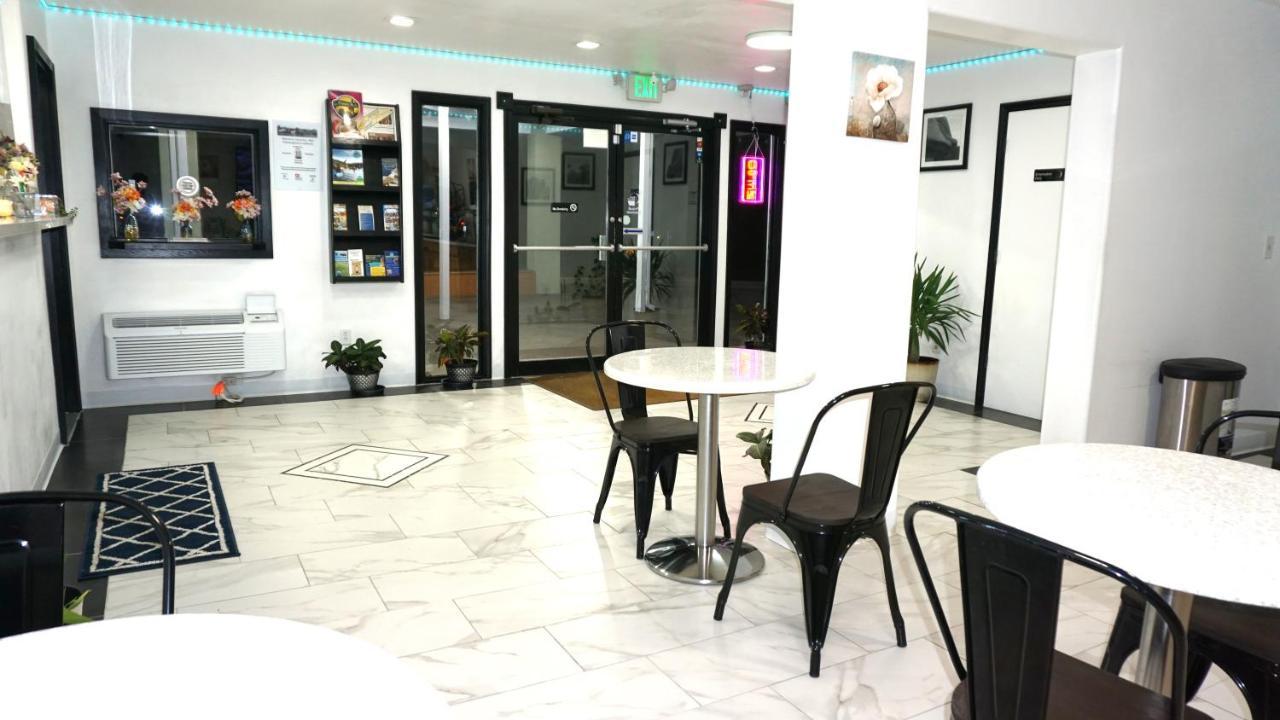Lakes Inn Warsaw Екстериор снимка
