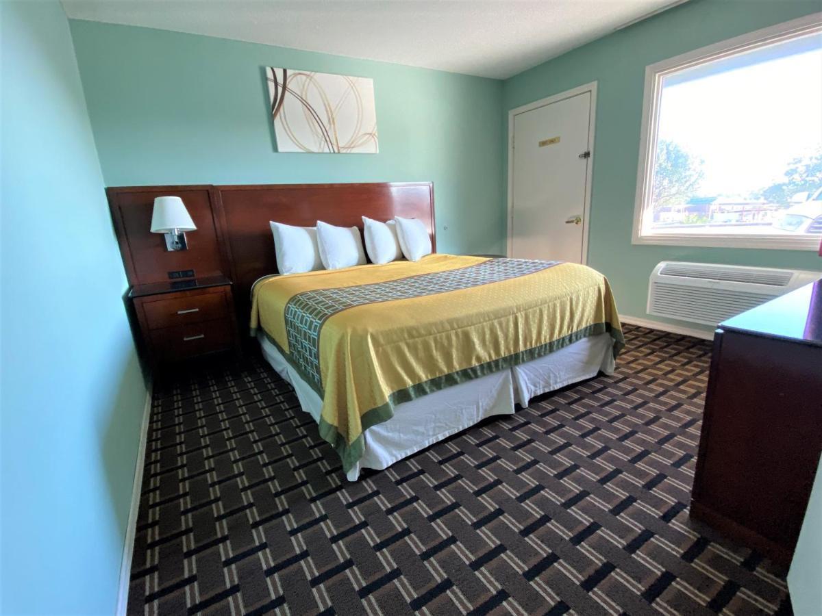 Lakes Inn Warsaw Екстериор снимка