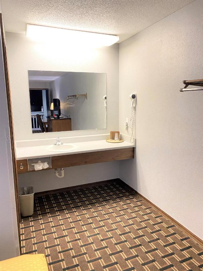 Lakes Inn Warsaw Екстериор снимка