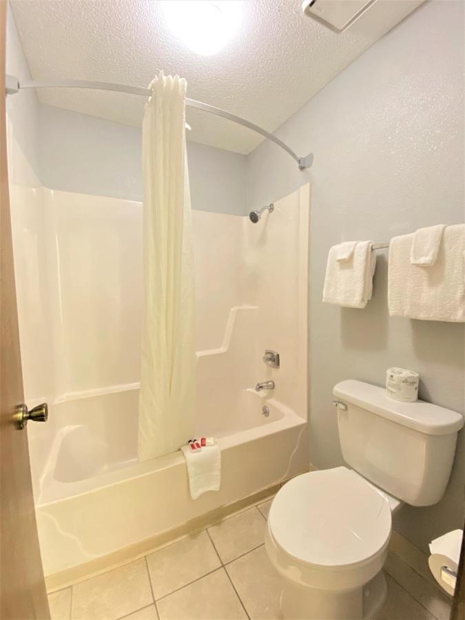 Lakes Inn Warsaw Екстериор снимка